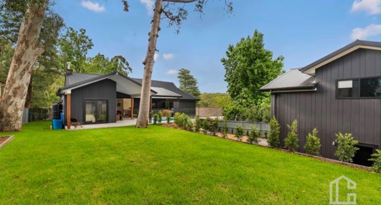 Modern Exterior & Landscaping